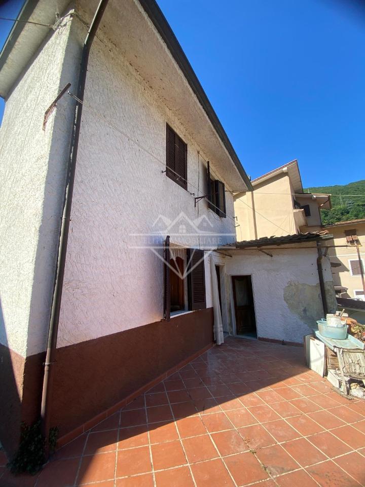 casa indipendente in vendita a Carrara in zona Gragnana