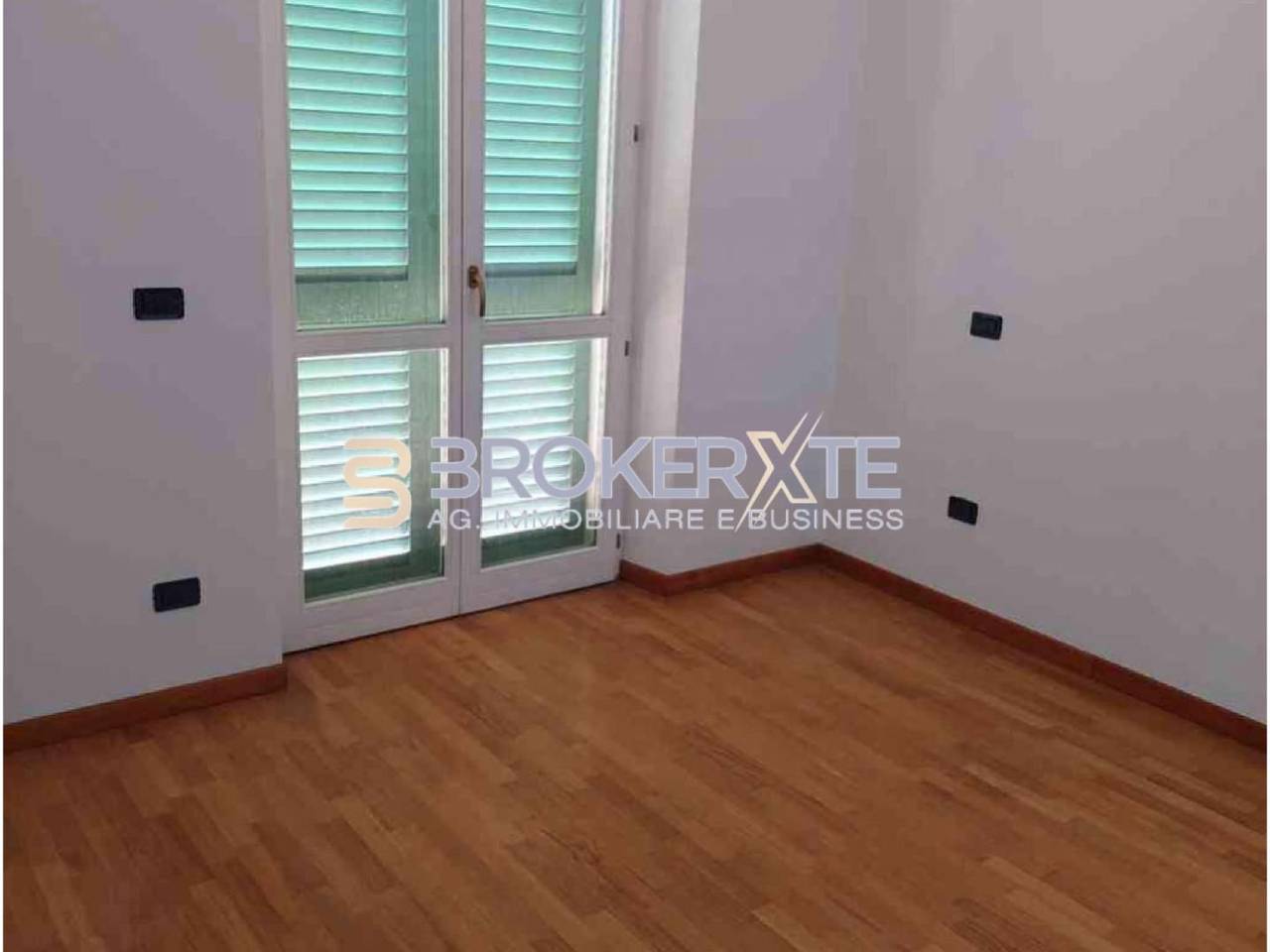 casa indipendente in vendita a Carrara in zona Avenza