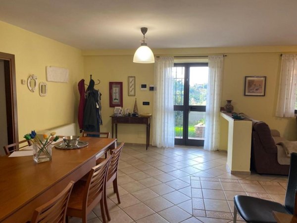 casa indipendente in vendita a Carrara in zona Bedizzano