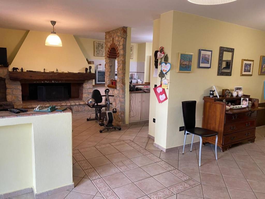 casa indipendente in vendita a Carrara in zona Bedizzano