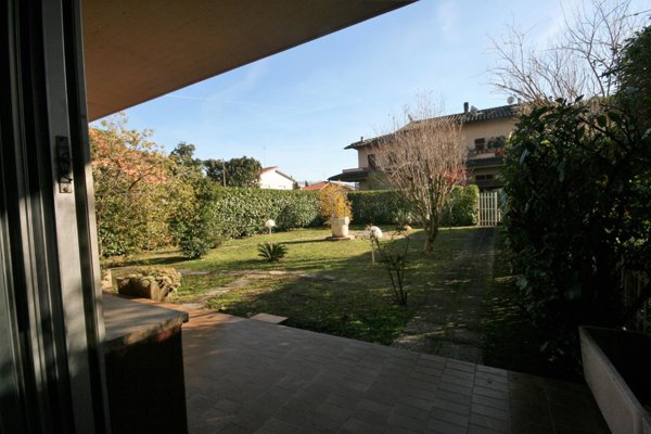 appartamento in vendita a Carrara in zona Marina di Carrara
