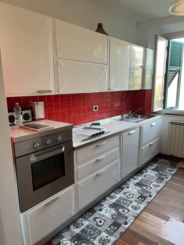 appartamento in vendita a Carrara in zona Avenza