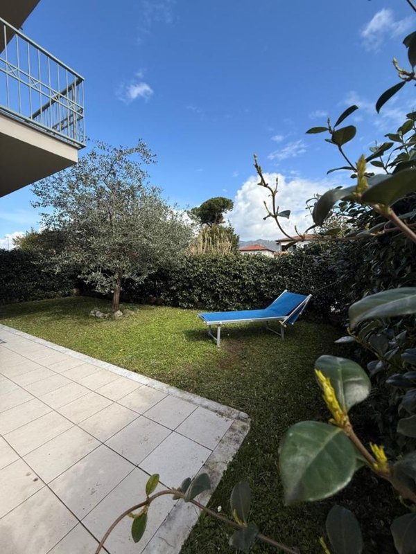 appartamento in vendita a Carrara in zona Marina di Carrara