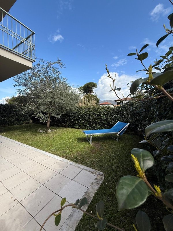 appartamento in vendita a Carrara in zona Marina di Carrara