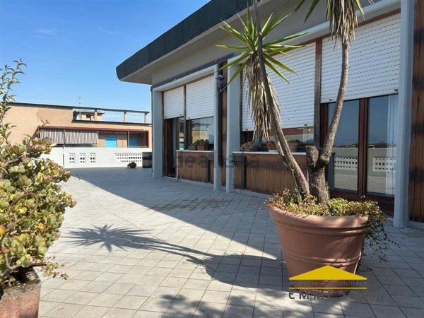 appartamento in vendita a Carrara in zona Avenza