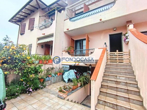 casa indipendente in vendita a Carrara in zona Battilana