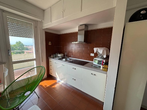 appartamento in vendita a Carrara in zona Marina di Carrara