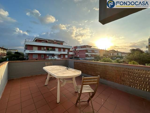appartamento in vendita a Carrara in zona Marina di Carrara