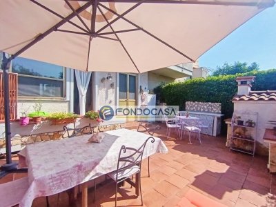 casa indipendente in vendita a Carrara
