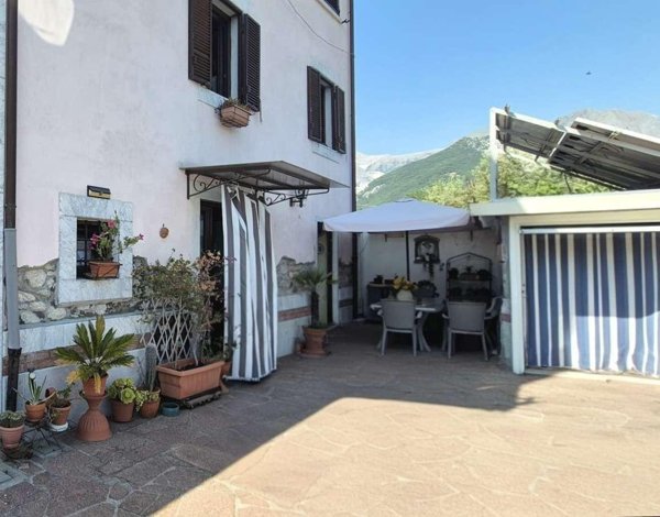 appartamento in vendita a Carrara in zona Stadio