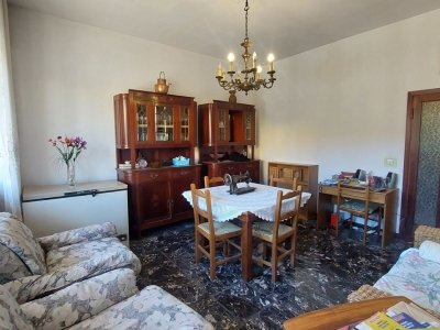 appartamento in vendita a Carrara in zona Centro Città