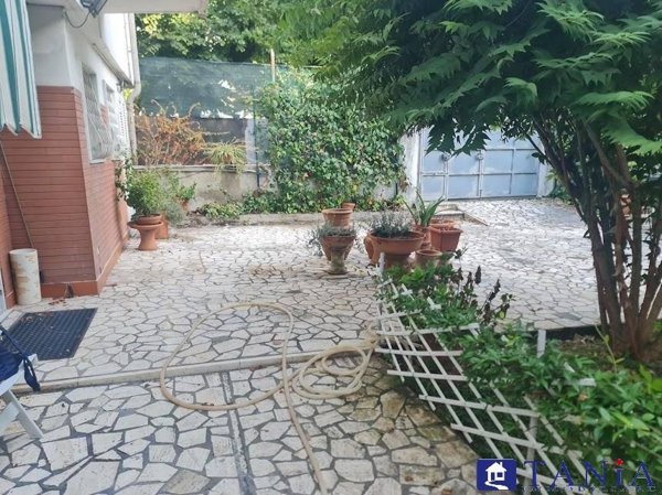 casa indipendente in vendita a Carrara in zona Marina di Carrara