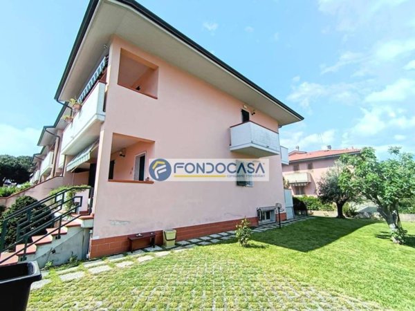 casa indipendente in vendita a Carrara in zona Avenza