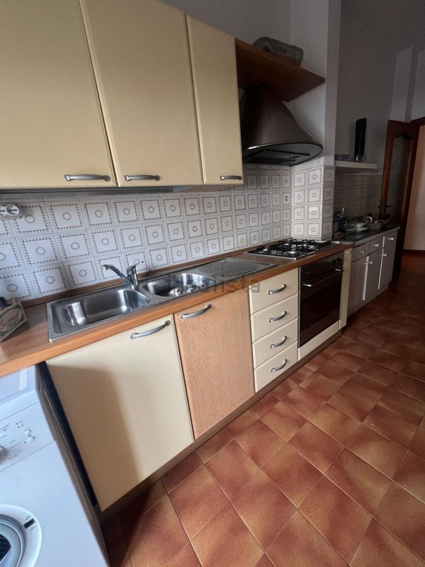 appartamento in vendita a Carrara in zona Avenza