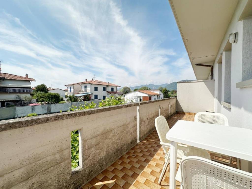 appartamento in vendita a Carrara in zona Marina di Carrara