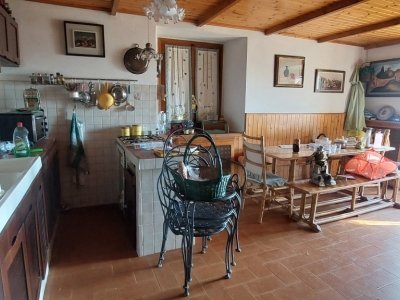 casa indipendente in vendita a Carrara