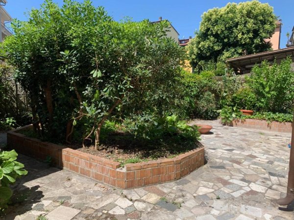 appartamento in vendita a Carrara in zona Centro Città