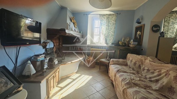 casa semindipendente in vendita a Carrara in zona Avenza