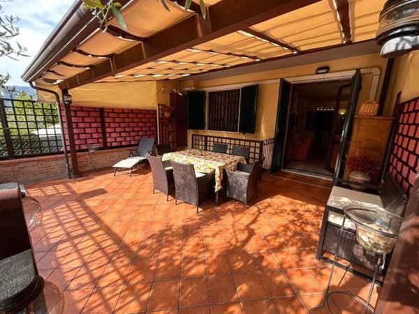 casa indipendente in vendita a Carrara in zona Nazzano