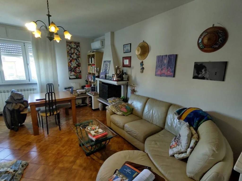appartamento in vendita a Carrara in zona Avenza