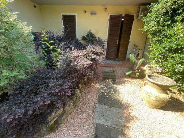 casa indipendente in vendita a Carrara in zona Bonascola