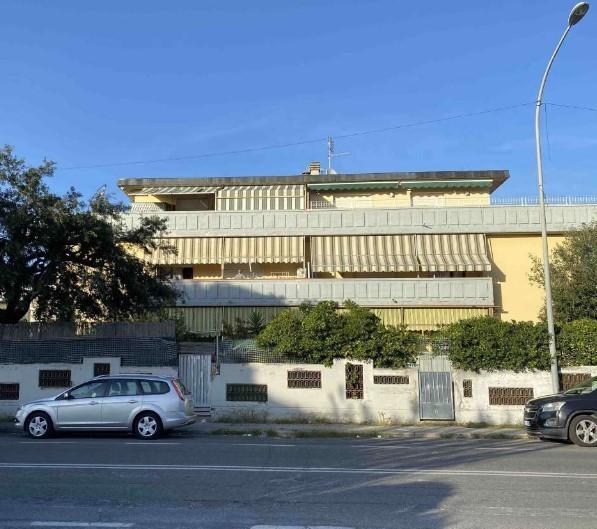 pentavano in vendita a Carrara in zona Marina di Carrara