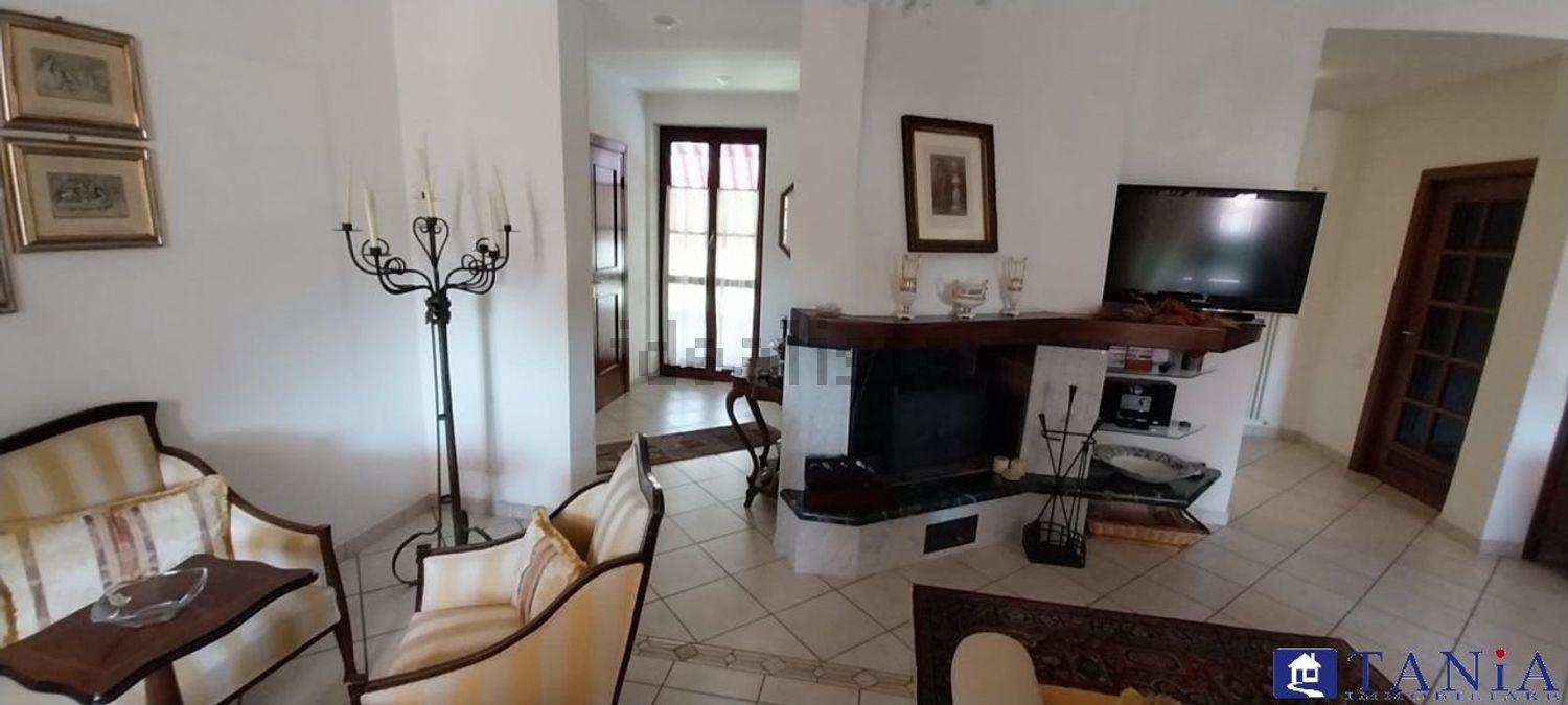 casa indipendente in vendita a Carrara