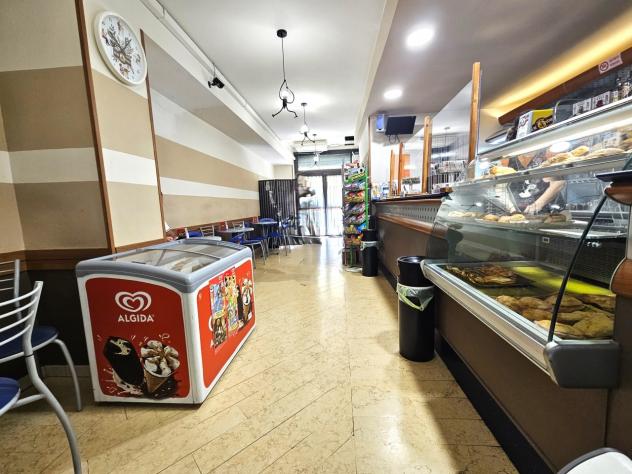 negozio in vendita a Carrara in zona Bonascola