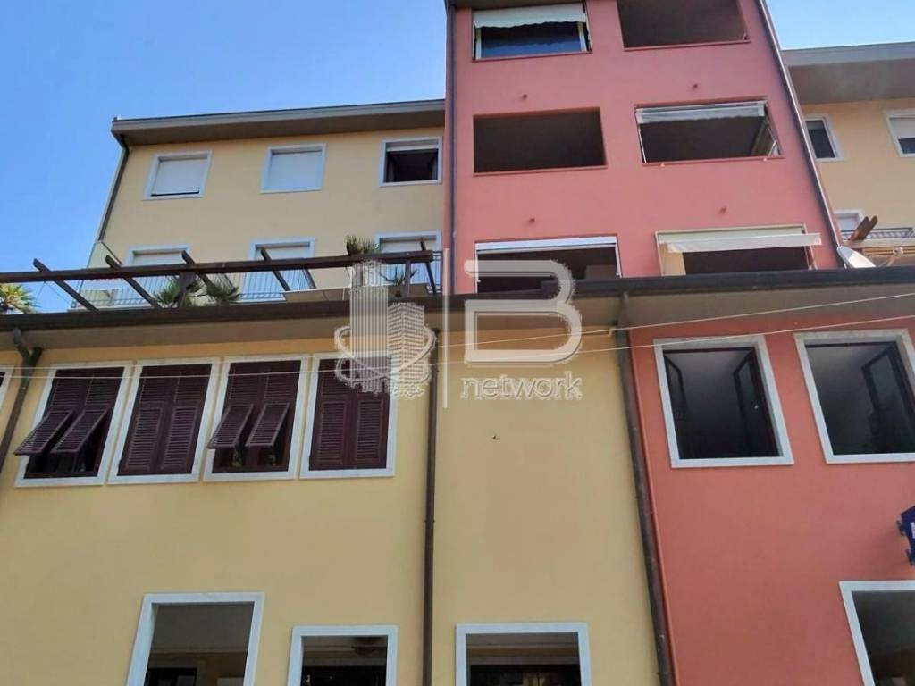 appartamento in vendita a Carrara in zona Marina di Carrara