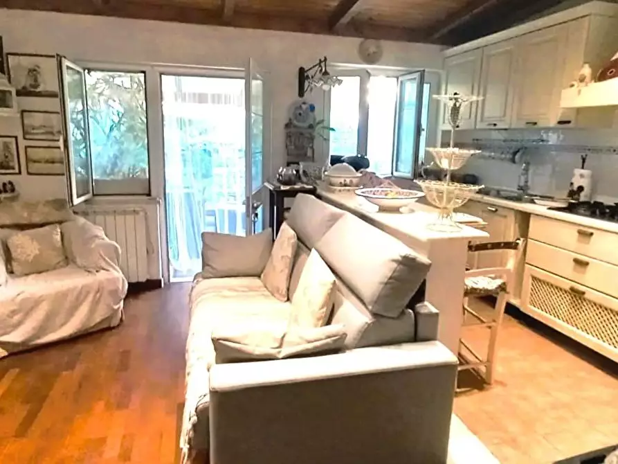 casa indipendente in vendita a Carrara in zona Marina di Carrara