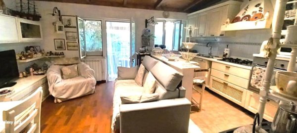 casa indipendente in vendita a Carrara in zona Marina di Carrara