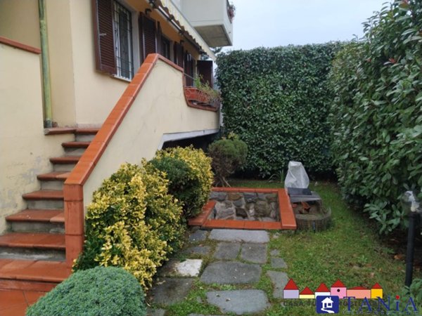 casa indipendente in vendita a Carrara in zona Nazzano