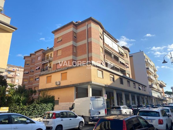 appartamento in vendita a Carrara in zona Avenza
