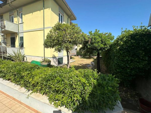 appartamento in vendita a Carrara in zona Marina di Carrara