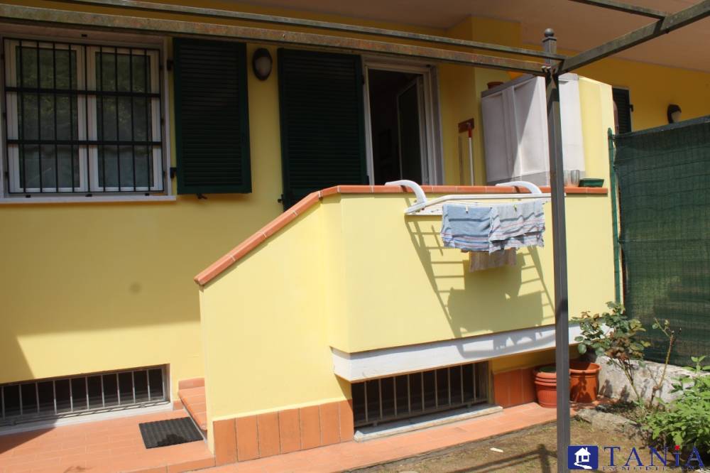 casa indipendente in vendita a Carrara in zona Bonascola