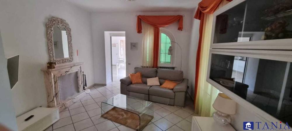 casa indipendente in vendita a Carrara in zona La Foce