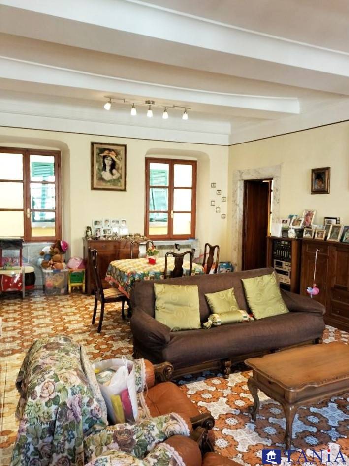 appartamento in vendita a Carrara in zona Centro Città