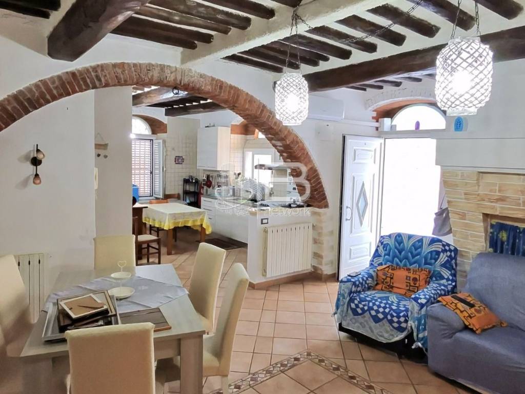 appartamento in vendita a Carrara in zona Torano