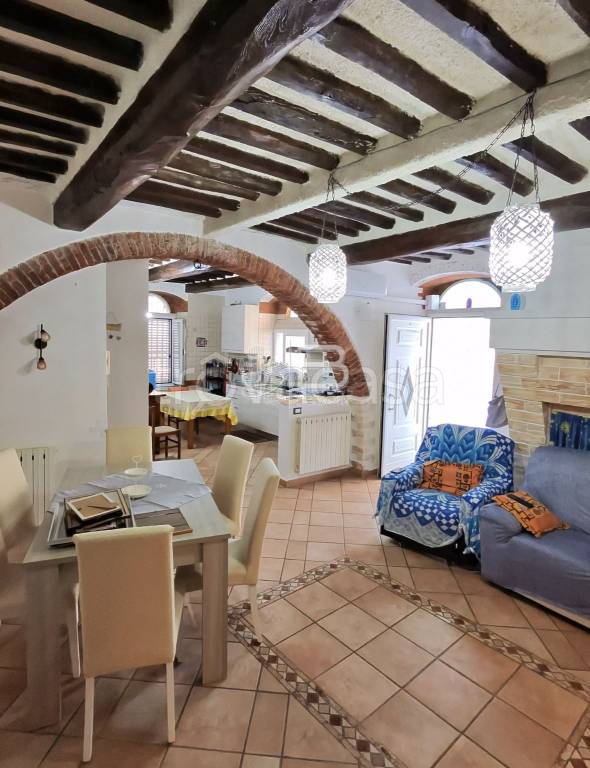 appartamento in vendita a Carrara in zona Centro Città