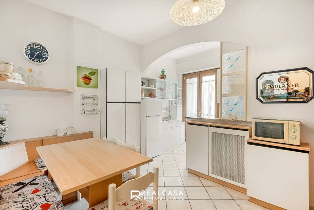 appartamento in vendita a Carrara in zona Marina di Carrara