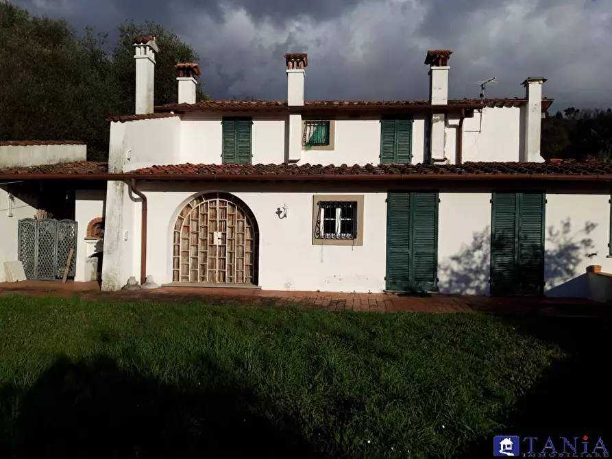 casa indipendente in vendita a Carrara