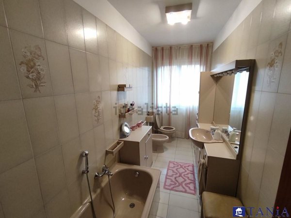 appartamento in vendita a Carrara in zona Avenza