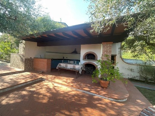 casa indipendente in vendita a Carrara in zona Bonascola