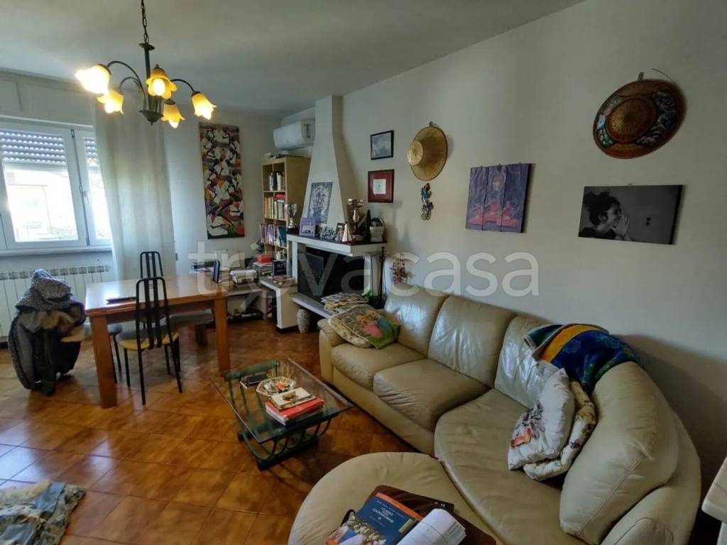 appartamento in vendita a Carrara in zona Avenza