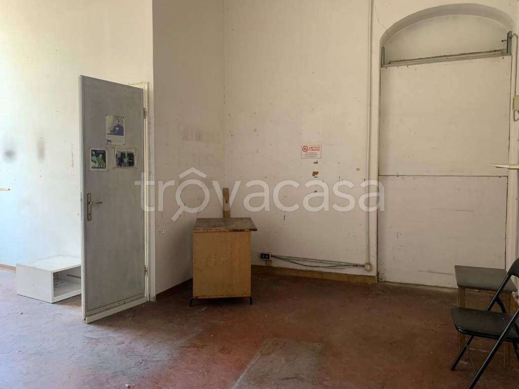 negozio in vendita a Carrara in zona Centro Città