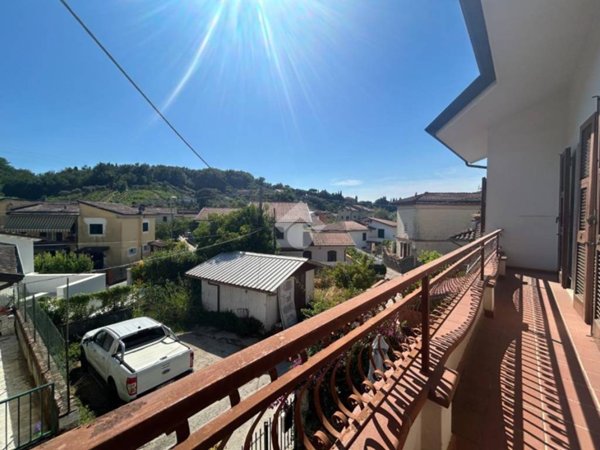 casa indipendente in vendita a Carrara in zona Bonascola