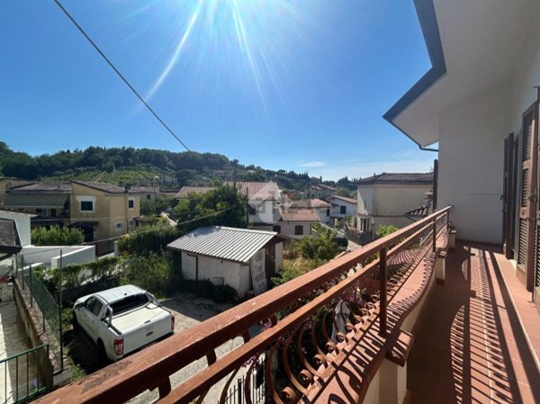 casa indipendente in vendita a Carrara in zona Bonascola