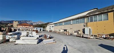 capannone in vendita a Carrara in zona Avenza
