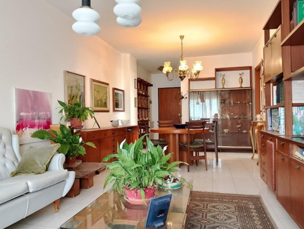 appartamento in vendita a Carrara in zona Marina di Carrara