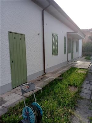 casa indipendente in vendita a Carrara in zona Marina di Carrara